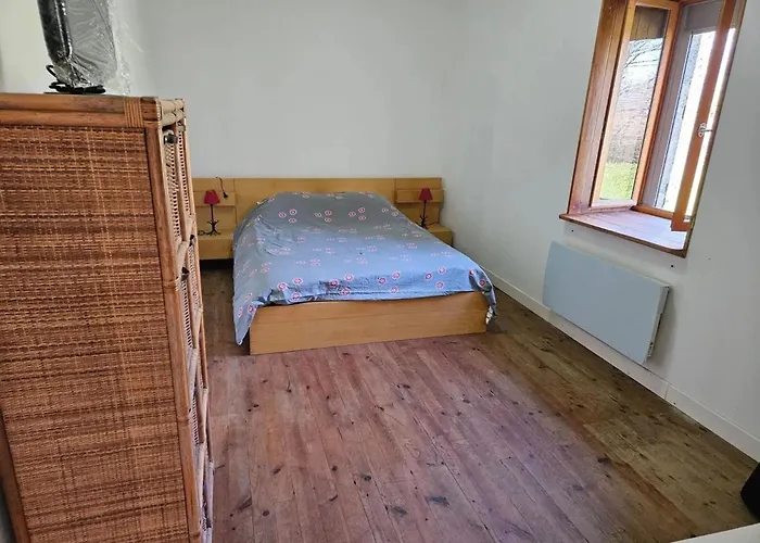 Maison A Avec Vue Sur La Montagne Сasa de vacaciones Cardeilhac