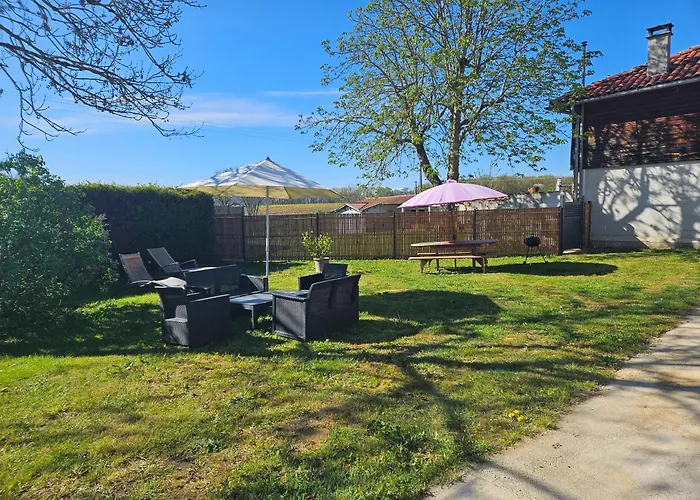 Maison A Avec Vue Sur La Montagne Сasa de vacaciones Cardeilhac