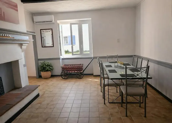 Dom wakacyjny Maison A Avec Vue Sur La Montagne Cardeilhac